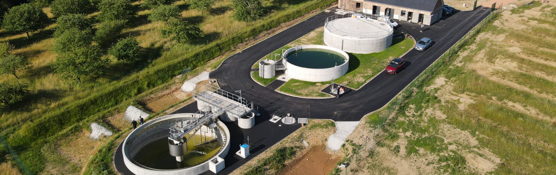 Vue aérienne d’une installation de traitement de l’eau